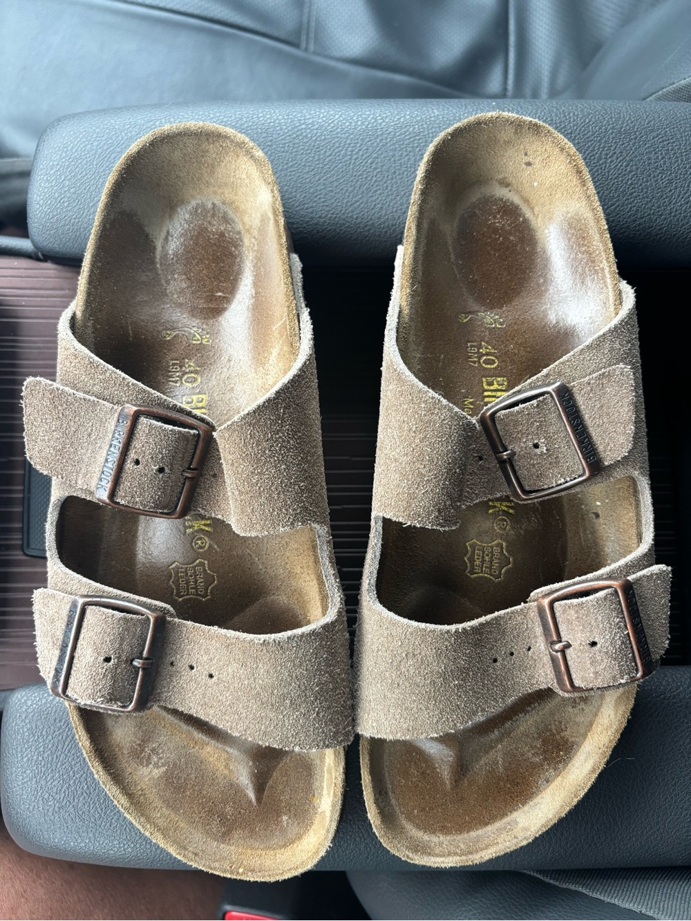 Birkenstock Arizona Sandals in beige suede. Size 40